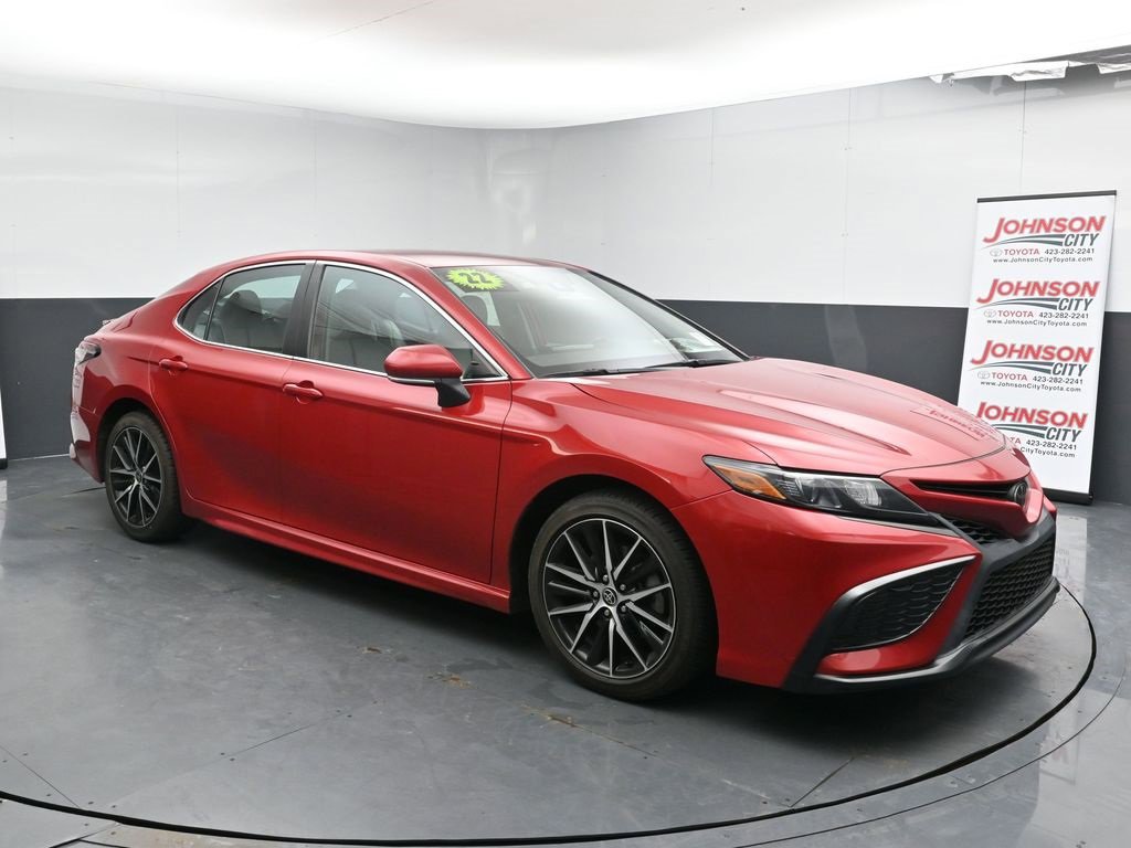 Used 2022 Toyota Camry SE image 2