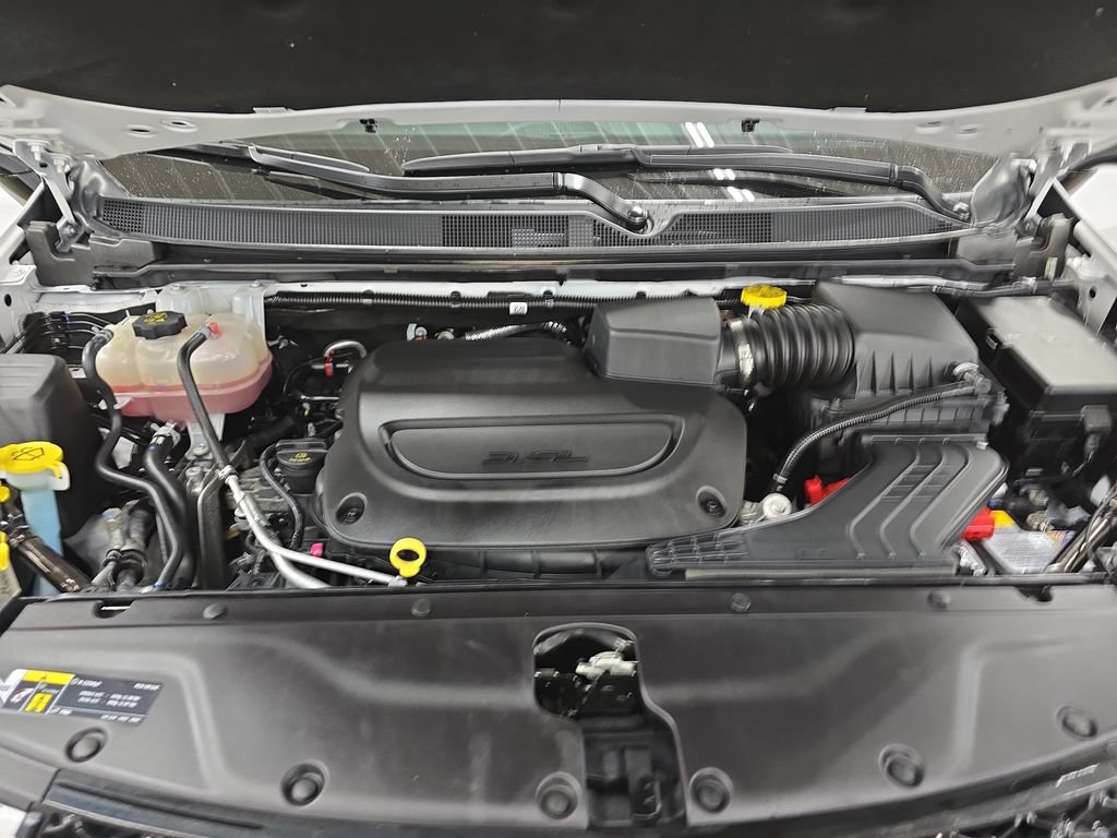 Certified 2025 Chrysler Pacifica Limited FWD image 33