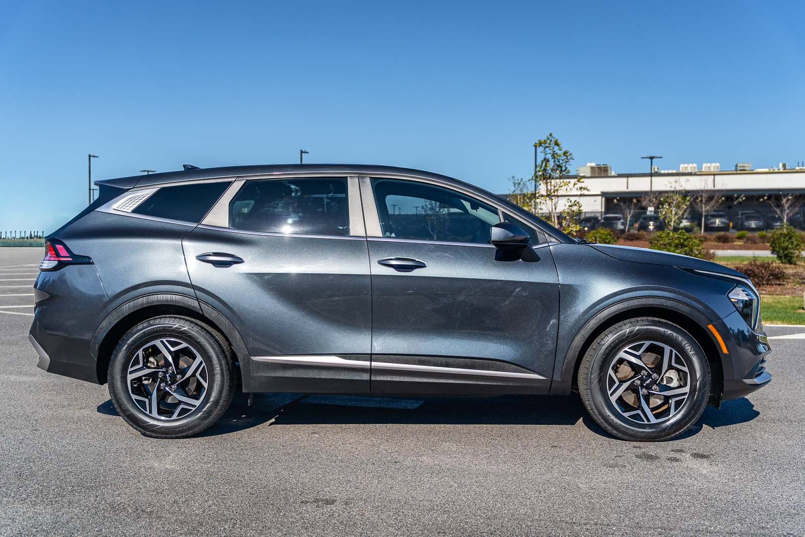 Used 2023 Kia Sportage LX image 8