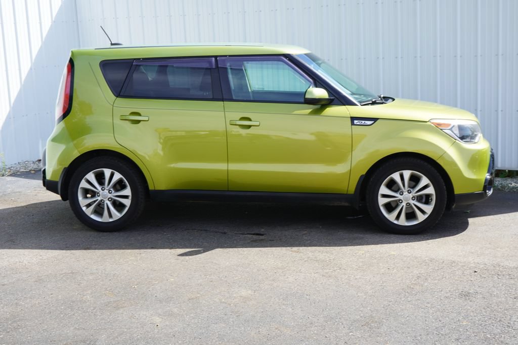 Used 2016 Kia Soul + FWD image 2