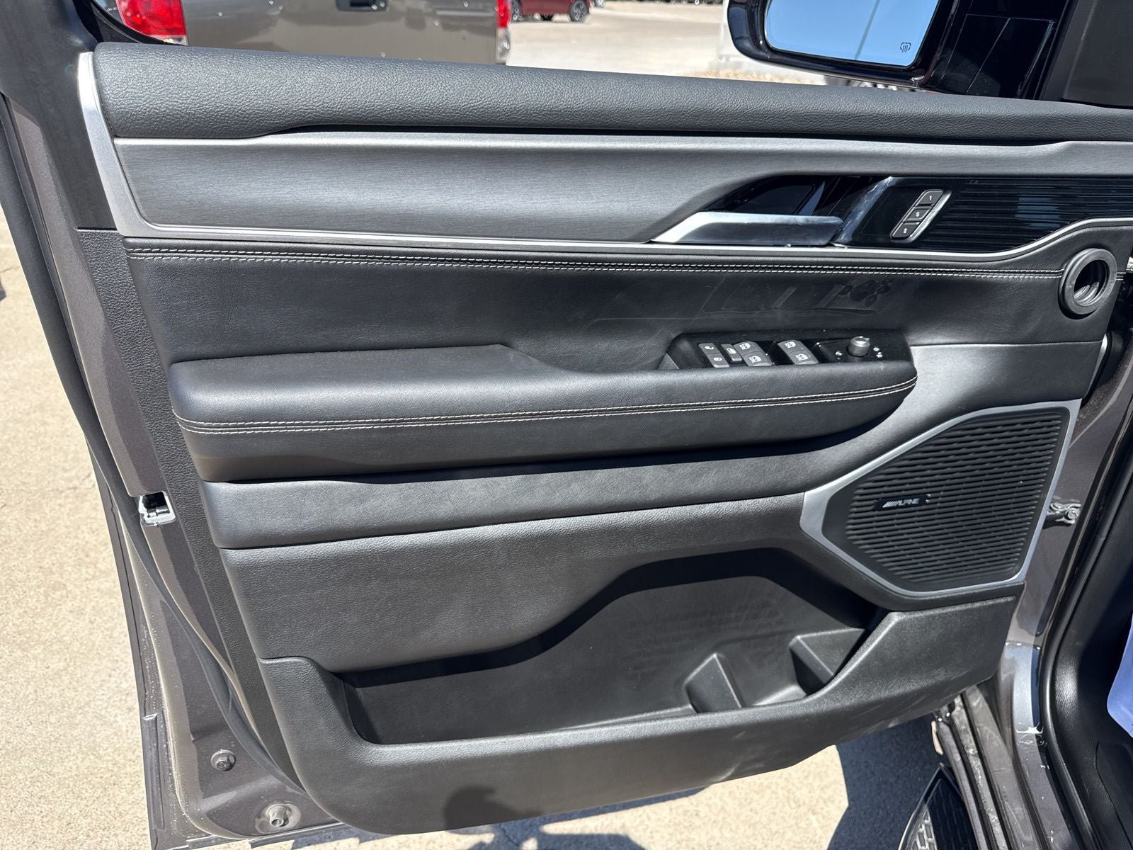New 2026 Jeep Grand Wagoneer L Limited AWD/4WD image 12