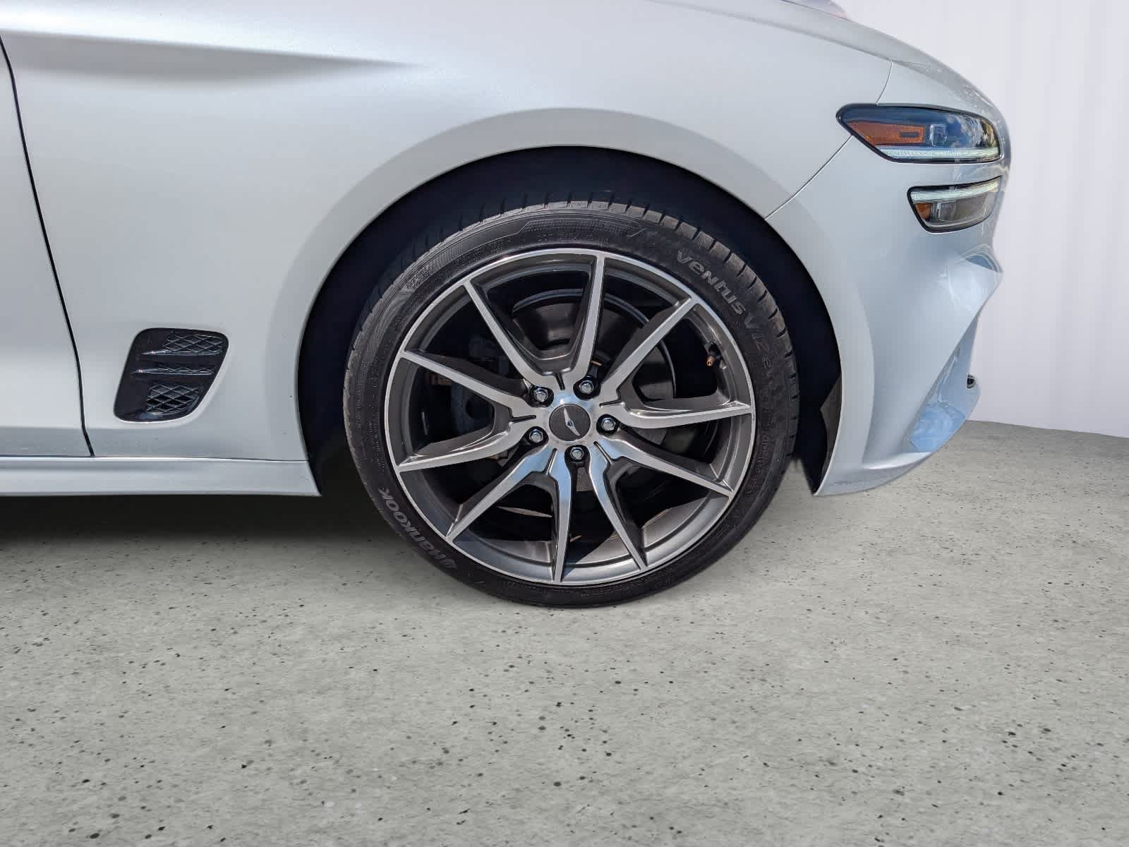 Used 2023 Genesis G70 2.0T AWD/4WD image 9