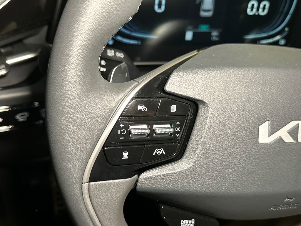 New 2026 Kia Niro SX Touring FWD image 21
