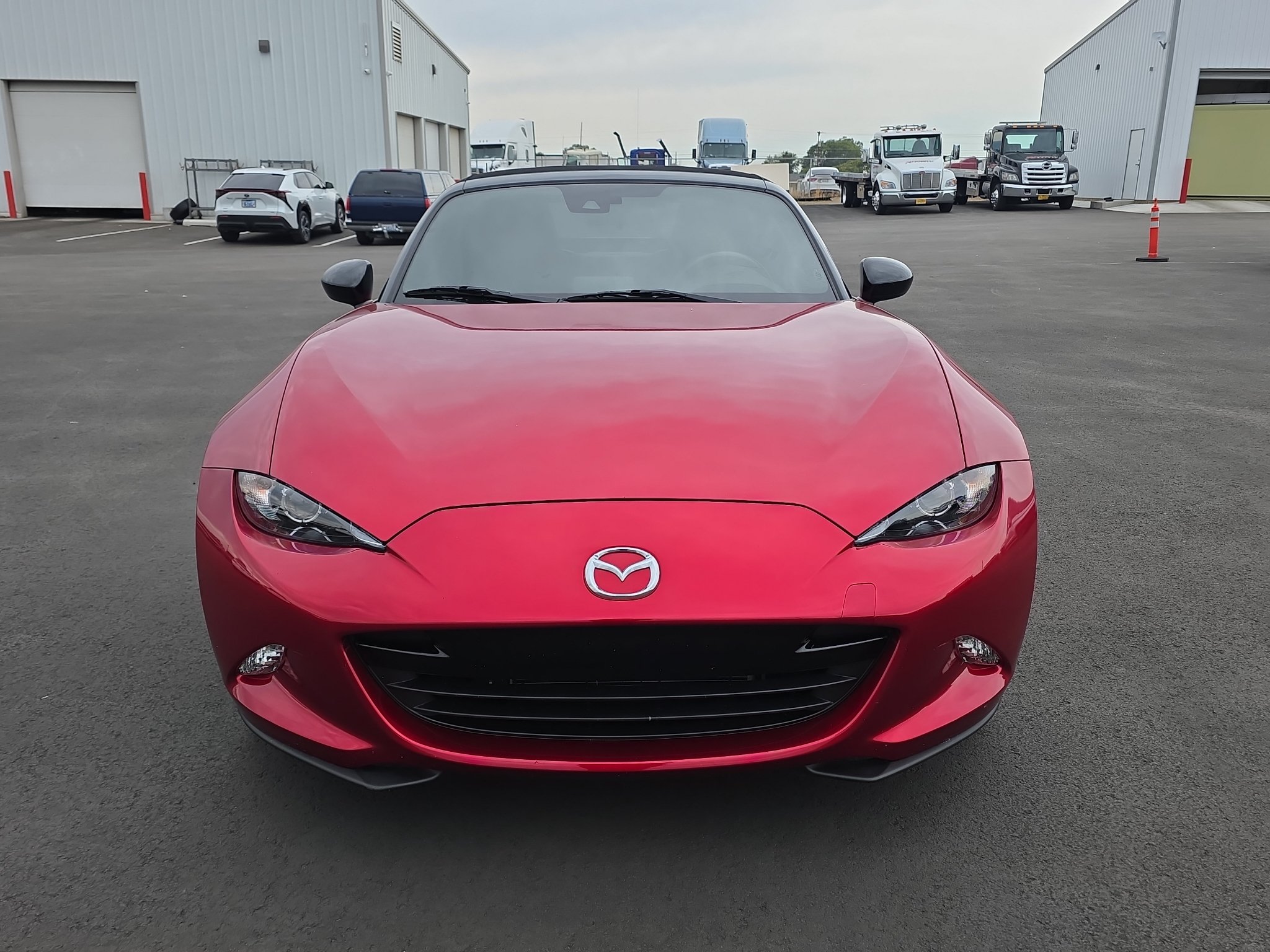 Used 2021 MAZDA MX-5 Miata Sport RWD image 2