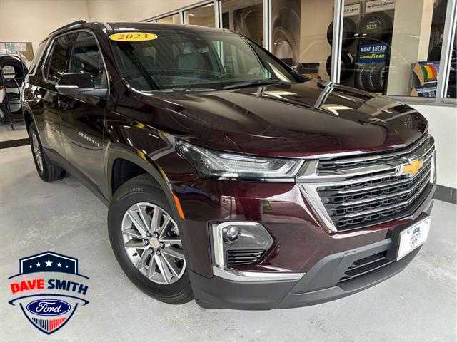 Used 2023 Chevrolet Traverse LT image 1
