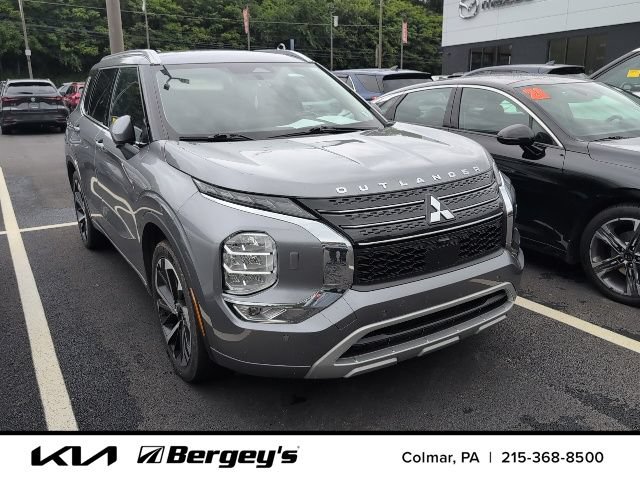 Used 2023 Mitsubishi Outlander SEL AWD/4WD image 3