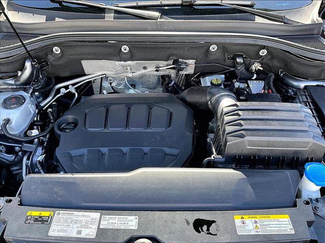 Used 2024 Volkswagen Atlas SEL Premium R-Line image 11