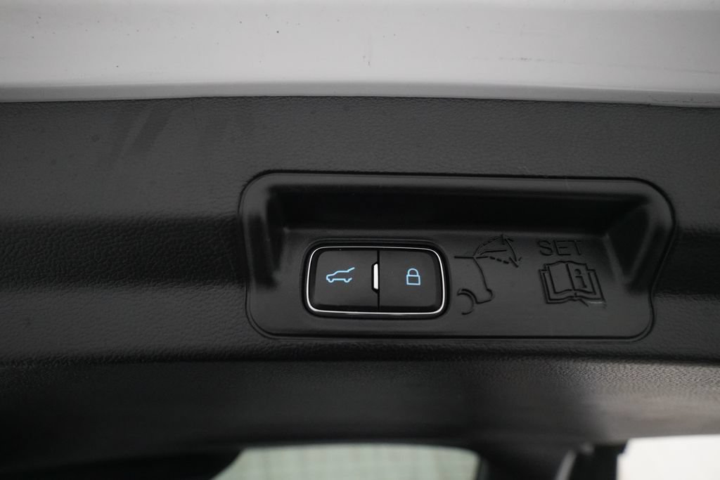 Used 2021 Ford Explorer XLT w/ Equipment Group 202A AWD/4WD image 15