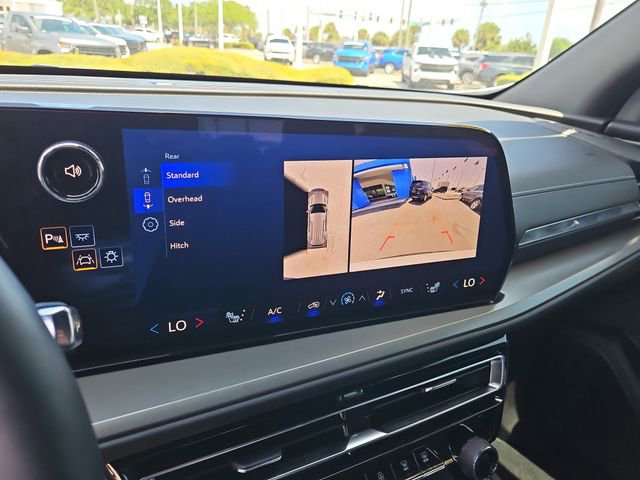 Used 2025 Chevrolet Traverse LT w/ Driver Confidence Package image 27