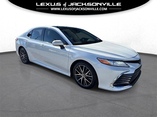 Used 2022 Toyota Camry XLE FWD image 1