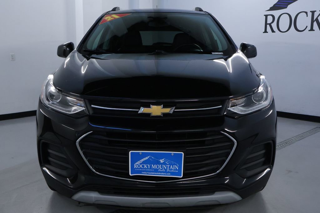 Used 2021 Chevrolet Trax LT image 2