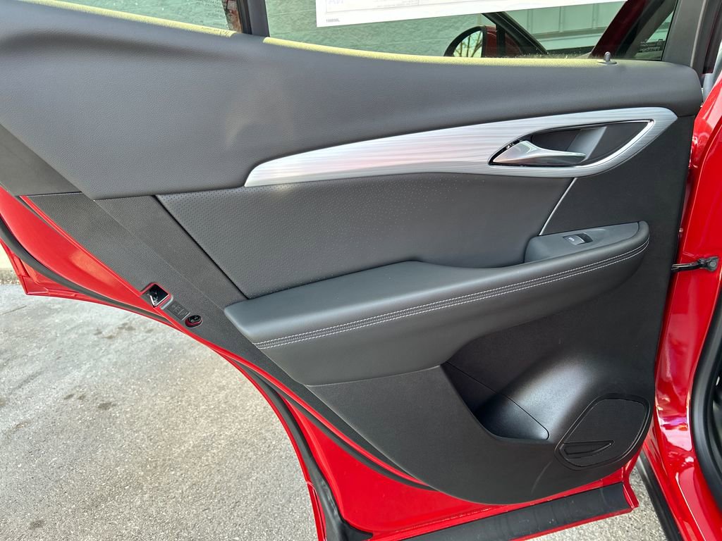 Certified 2025 Buick Envision Avenir image 37