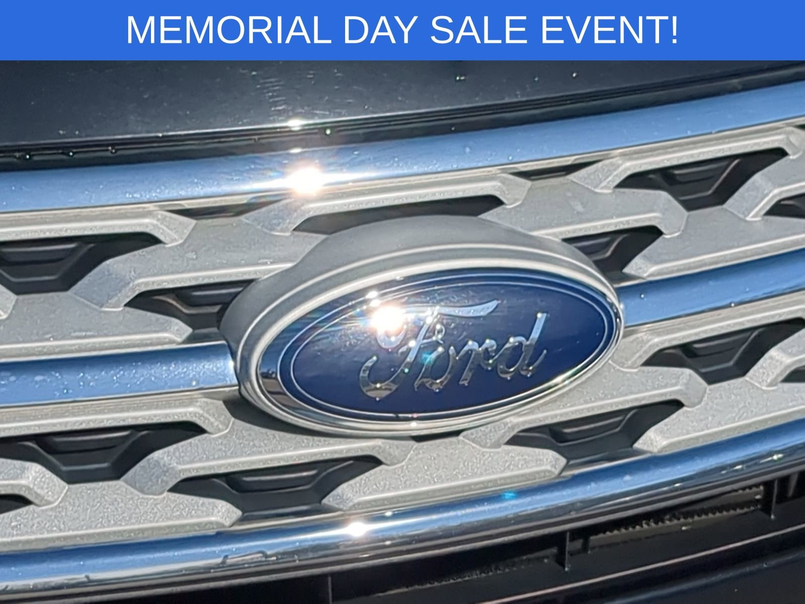 Used 2019 Ford Explorer XLT w/ Equipment Group 202A AWD/4WD image 16