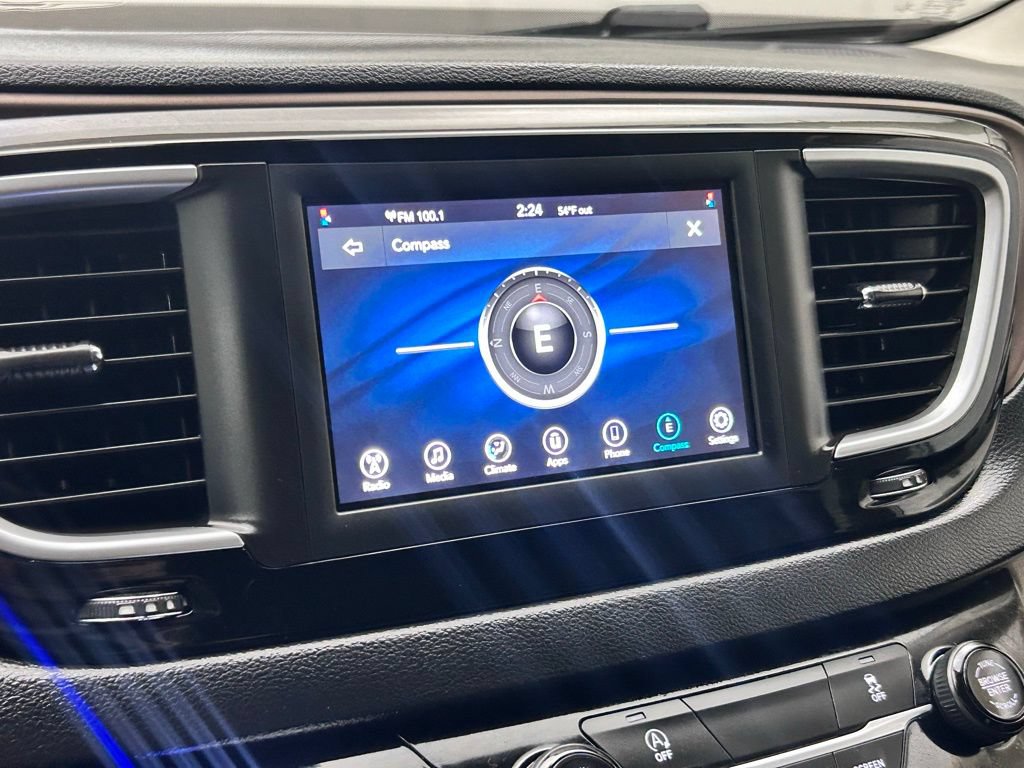 Certified 2021 Chrysler Voyager Lxi FWD image 23