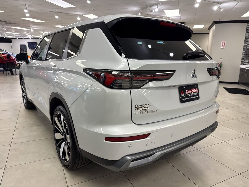 New 2026 Mitsubishi Outlander SE image 6