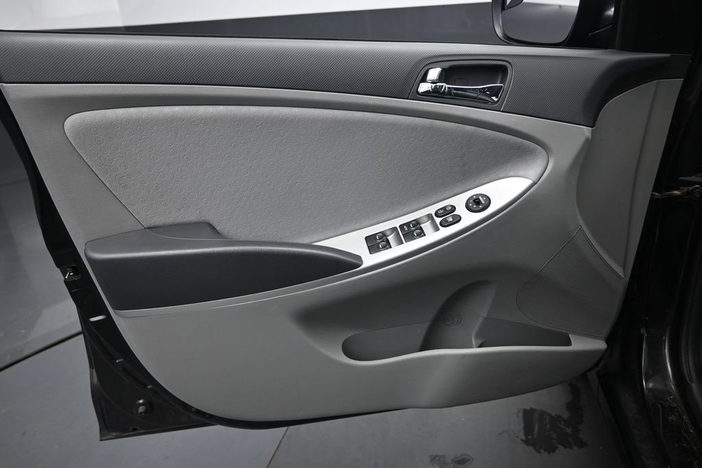 Used 2014 Hyundai Accent SE FWD image 20