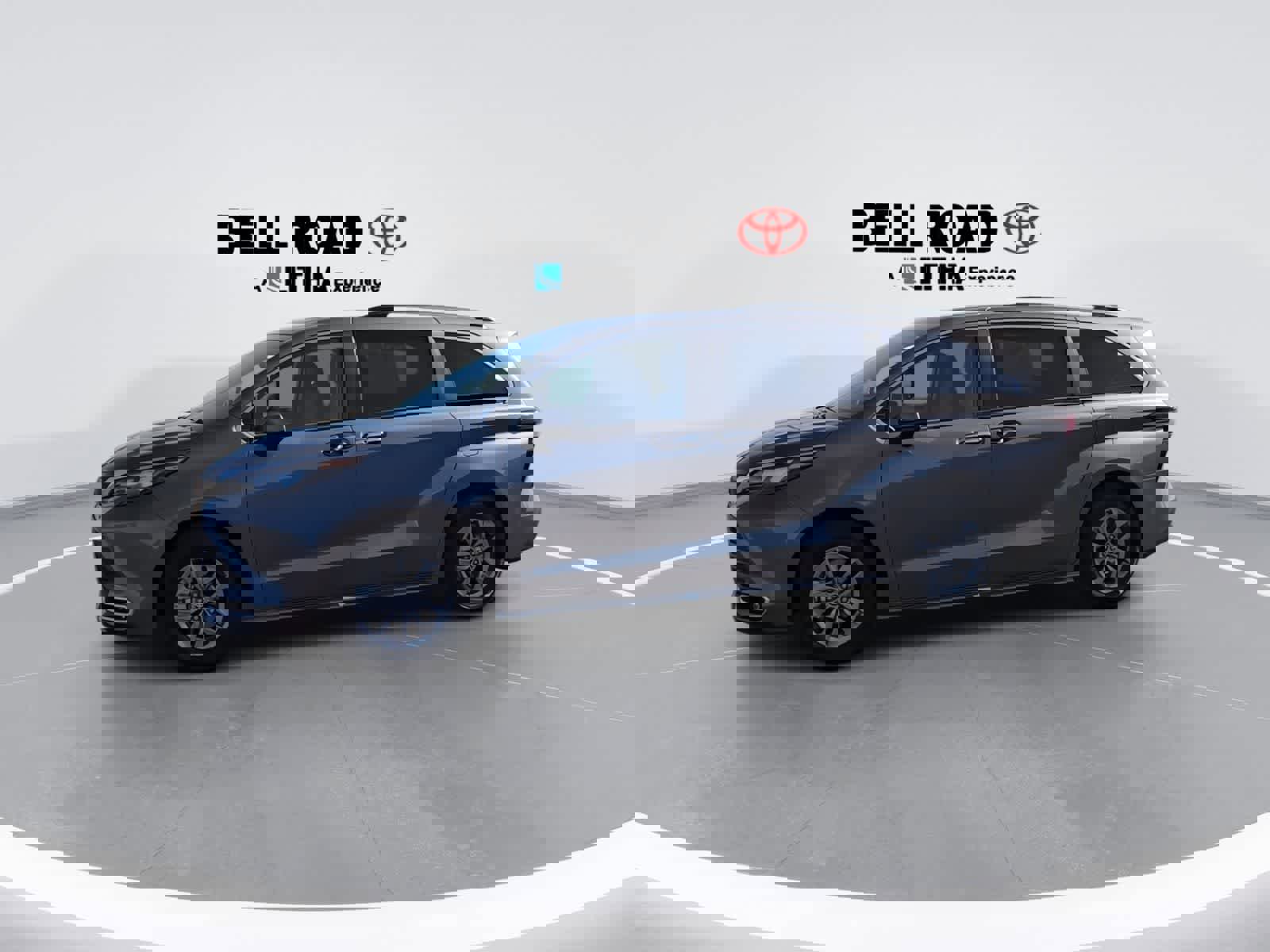 Used 2024 Toyota Sienna XLE image 5