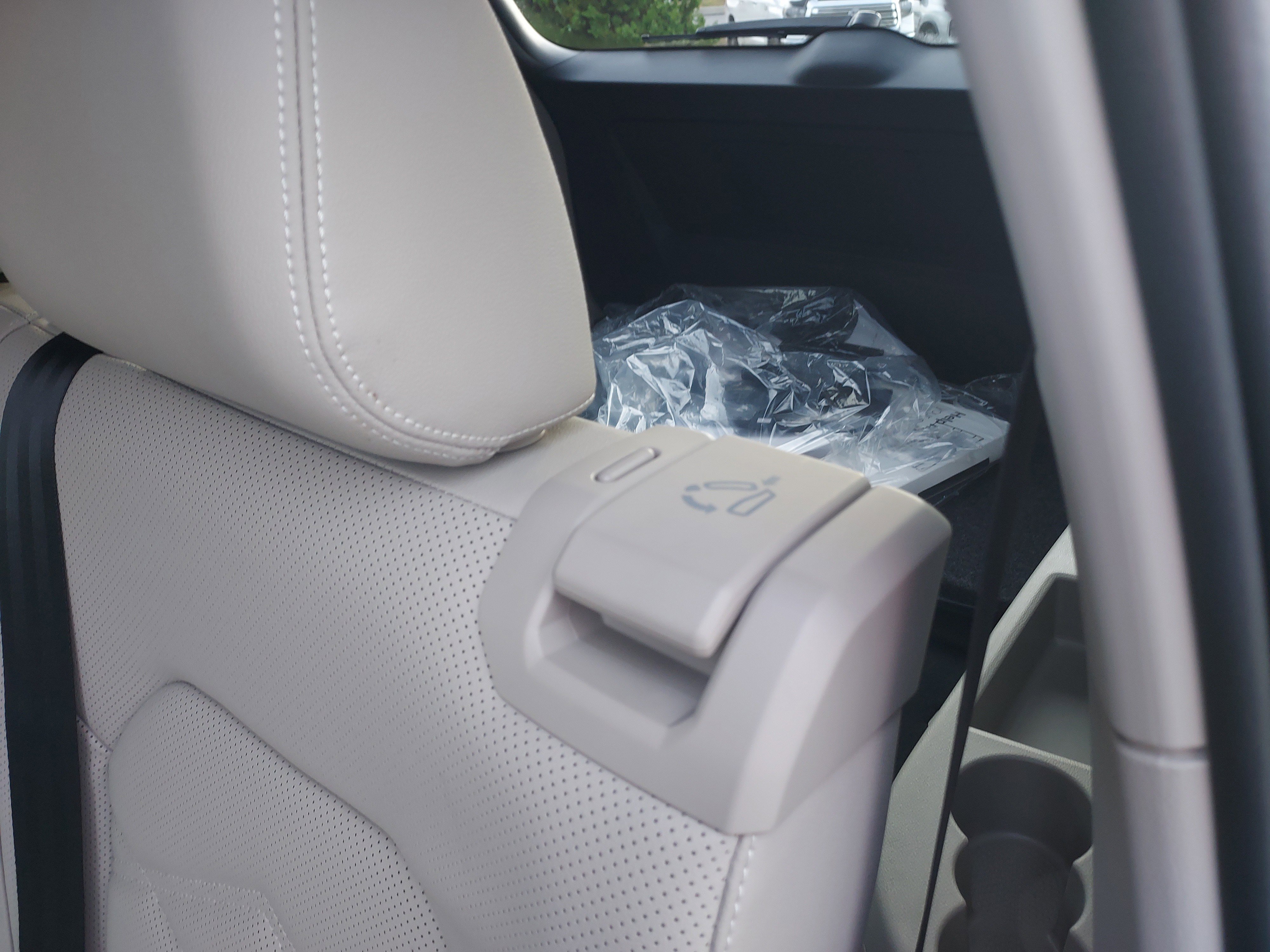 New 2026 Volkswagen Atlas SE image 17