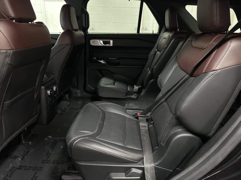 Used 2024 Ford Explorer Platinum w/ Technology Package AWD/4WD image 36