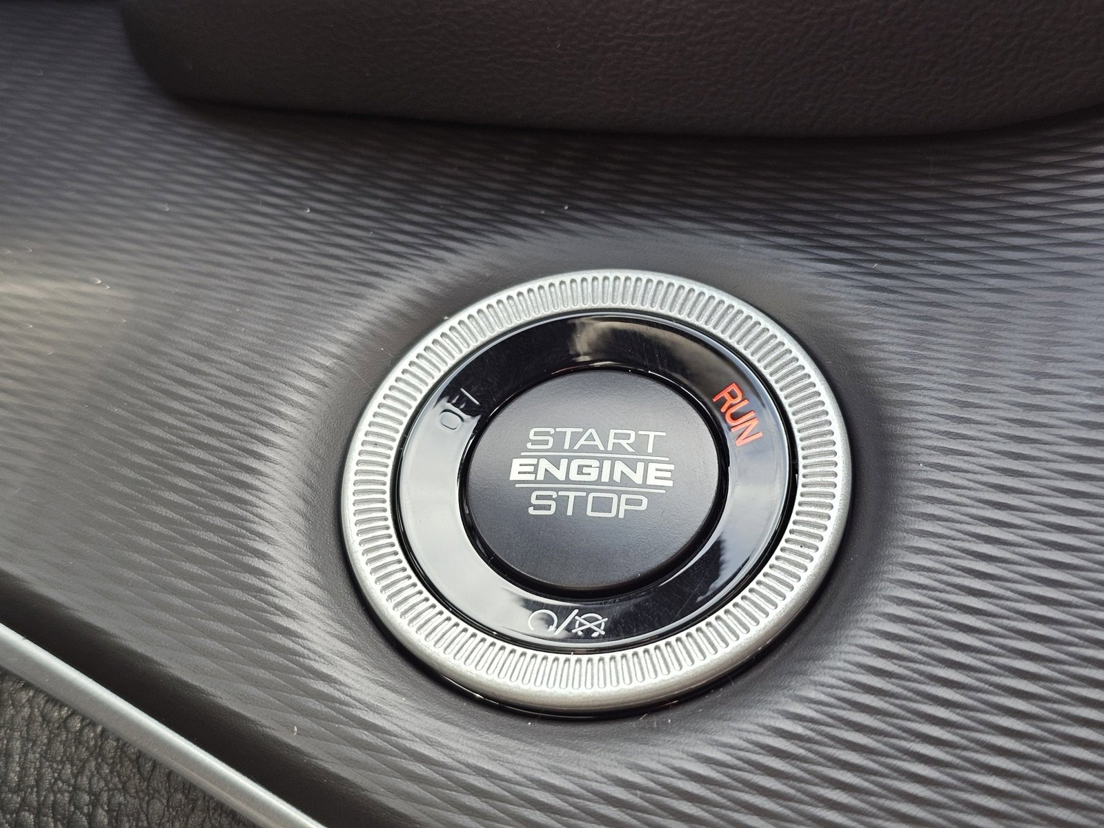 New 2025 Jeep Grand Cherokee L Laredo image 13