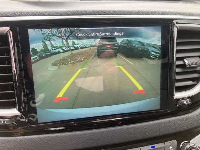 Used 2024 Chrysler Pacifica Touring-L FWD image 17