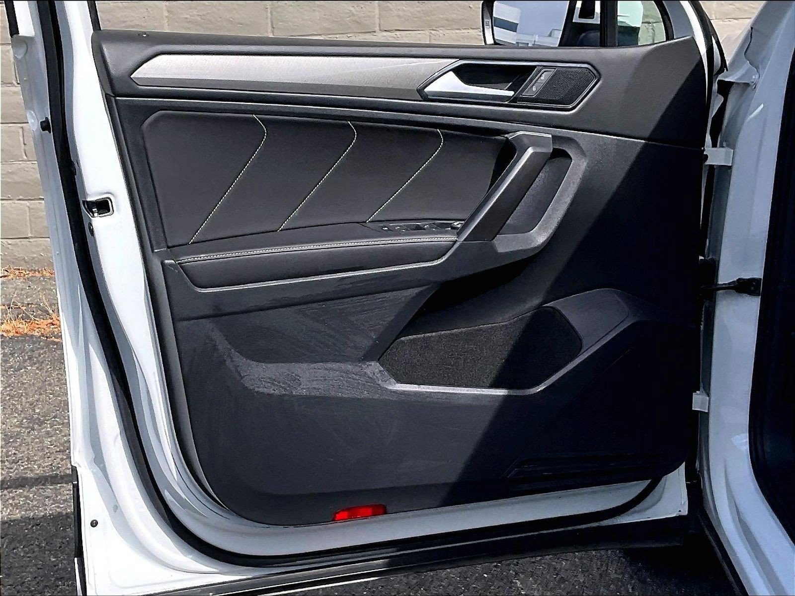 Certified 2023 Volkswagen Tiguan SE FWD image 22