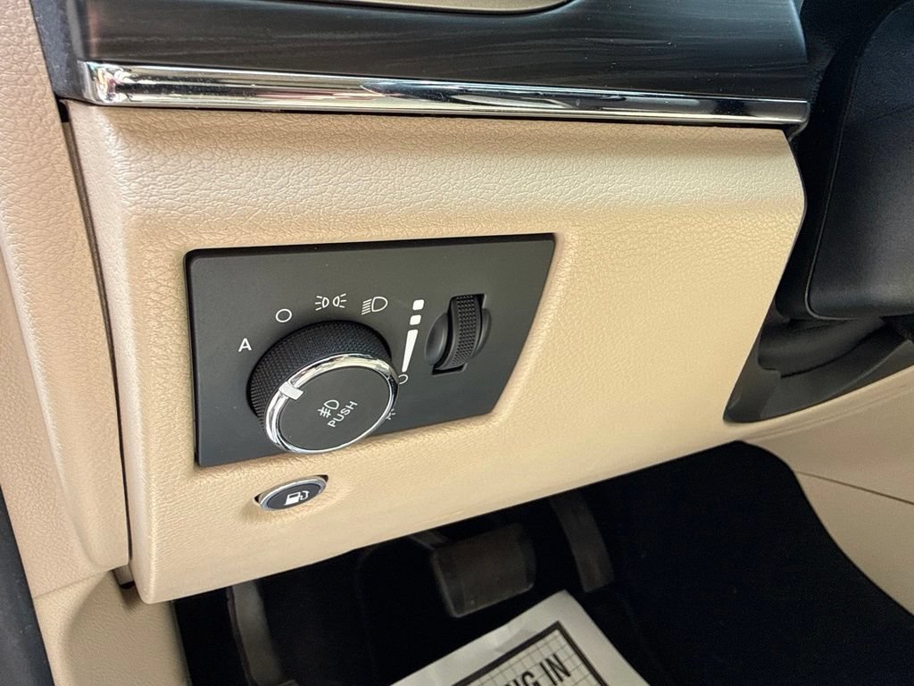 Used 2020 Jeep Grand Cherokee Limited AWD/4WD image 22