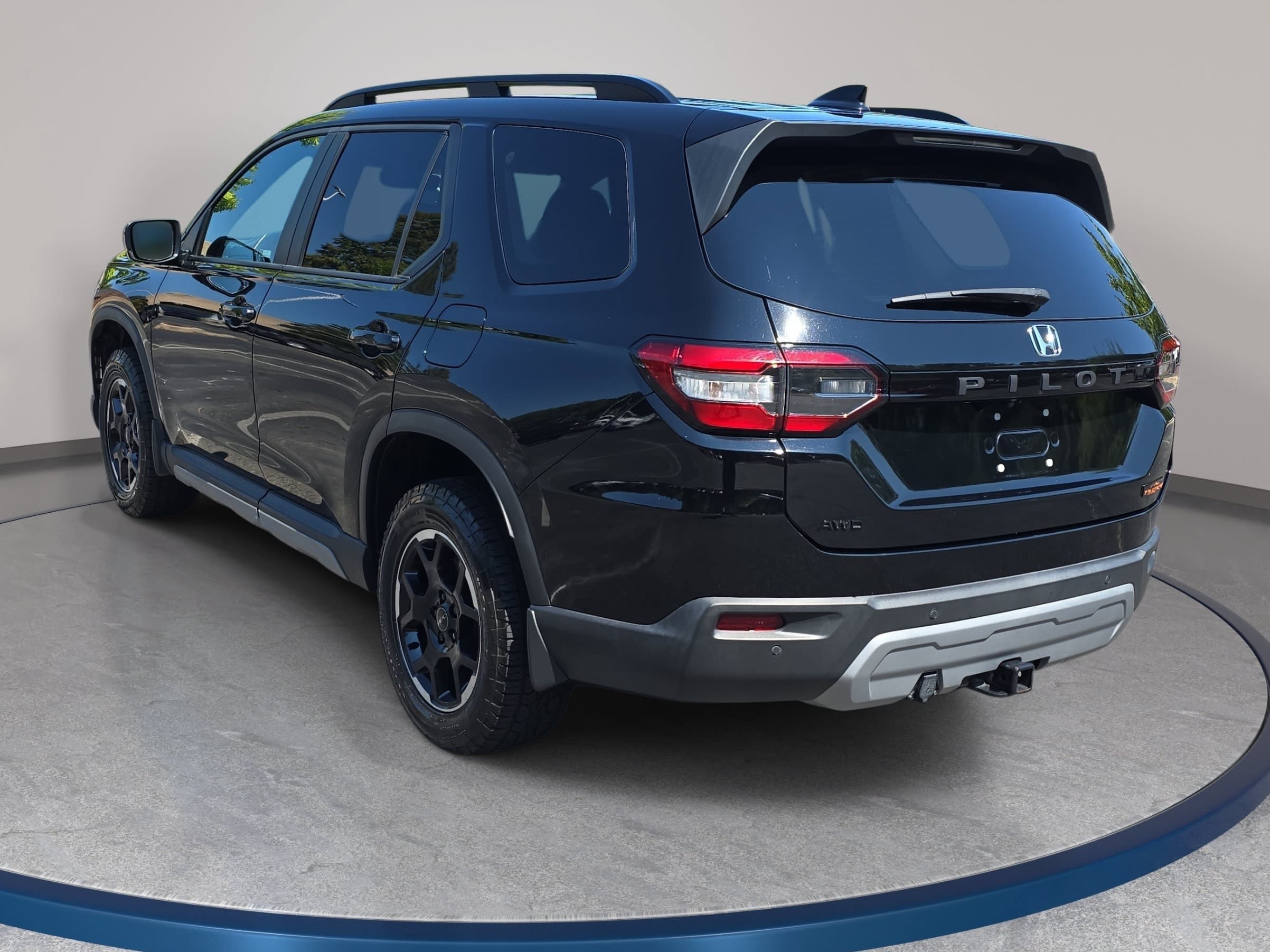 Certified 2025 Honda Pilot TrailSport image 7