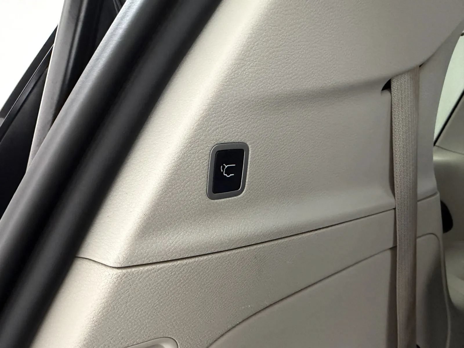 Used 2020 Chrysler Pacifica Touring-L FWD image 28