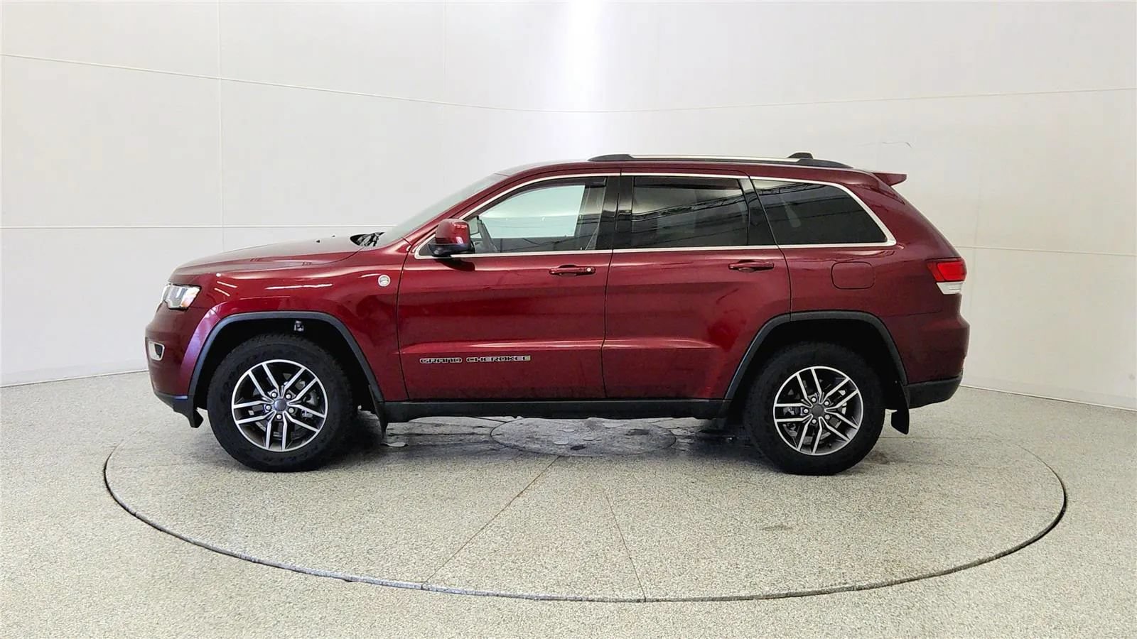 Used 2020 Jeep Grand Cherokee Laredo w/ Quick Order Package 2BN North AWD/4WD image 4