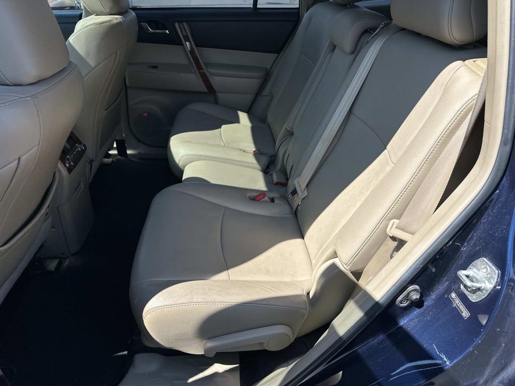 Used 2011 Toyota Highlander Limited w/ Tow Pkg image 12