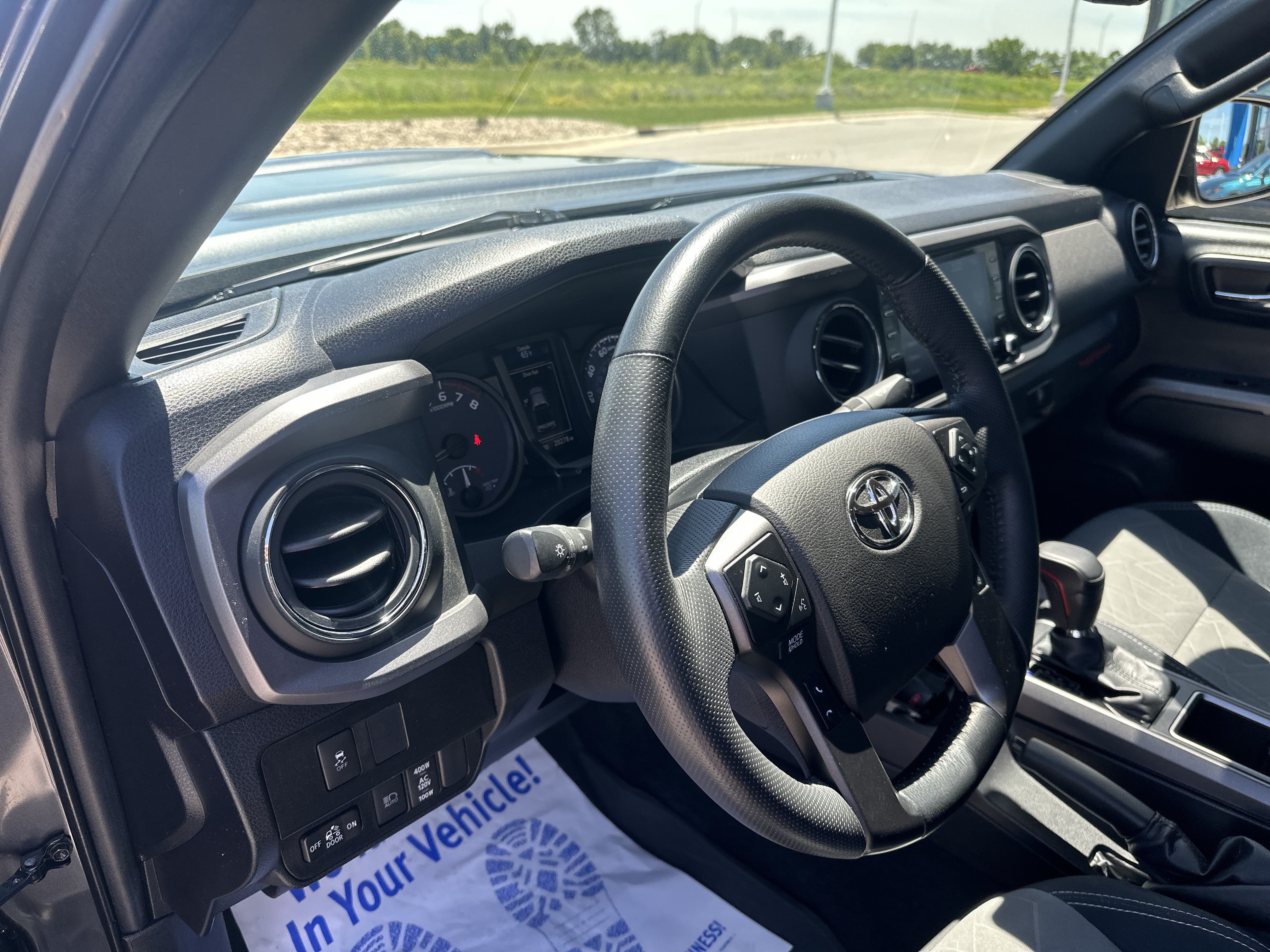 Used 2022 Toyota Tacoma TRD Sport w/ Black Out Package (TMS) AWD/4WD image 13