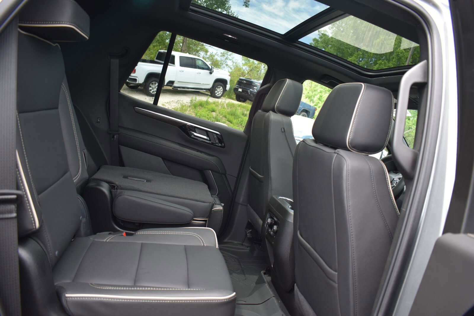 New 2026 Chevrolet Tahoe Premier w/ Sun And Tow Package AWD/4WD image 19
