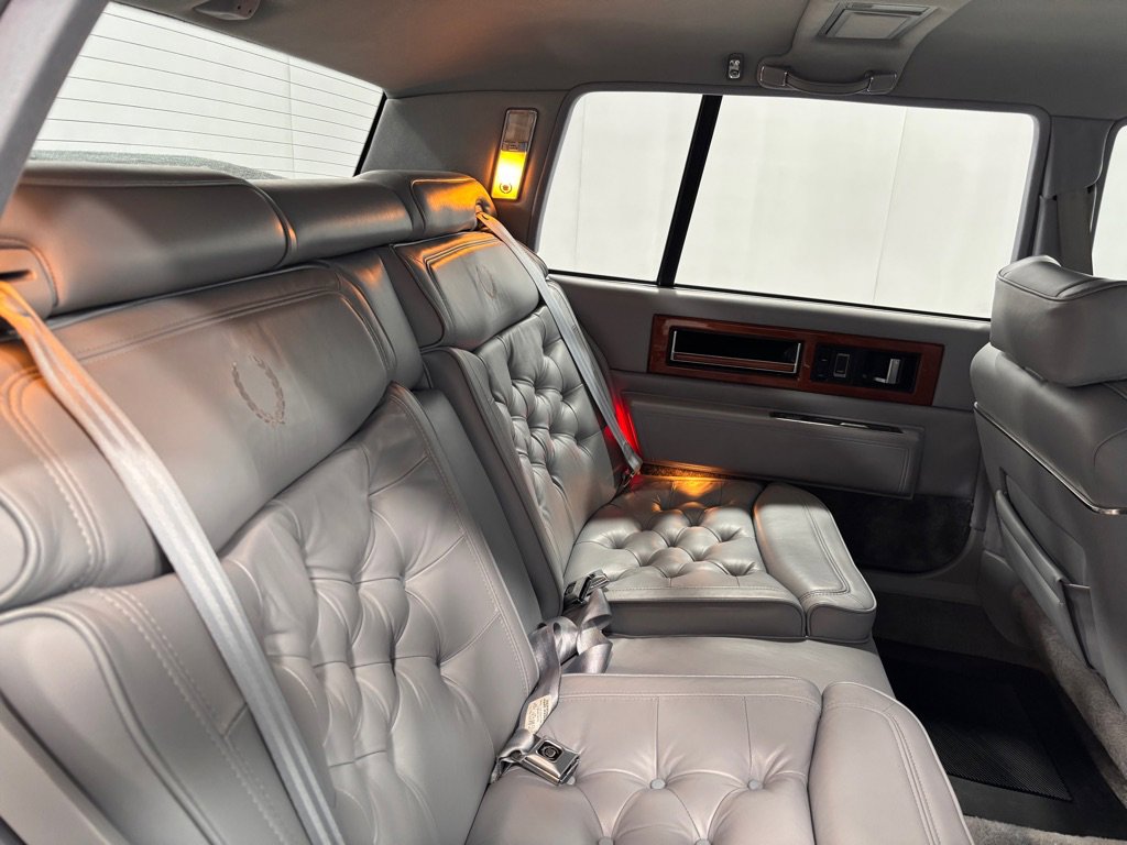 Used 1990 Cadillac Fleetwood Sedan image 26