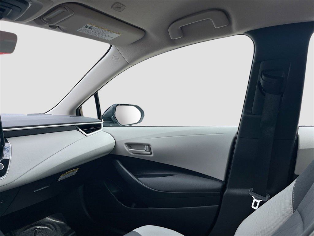 Used 2025 Toyota Corolla LE image 23