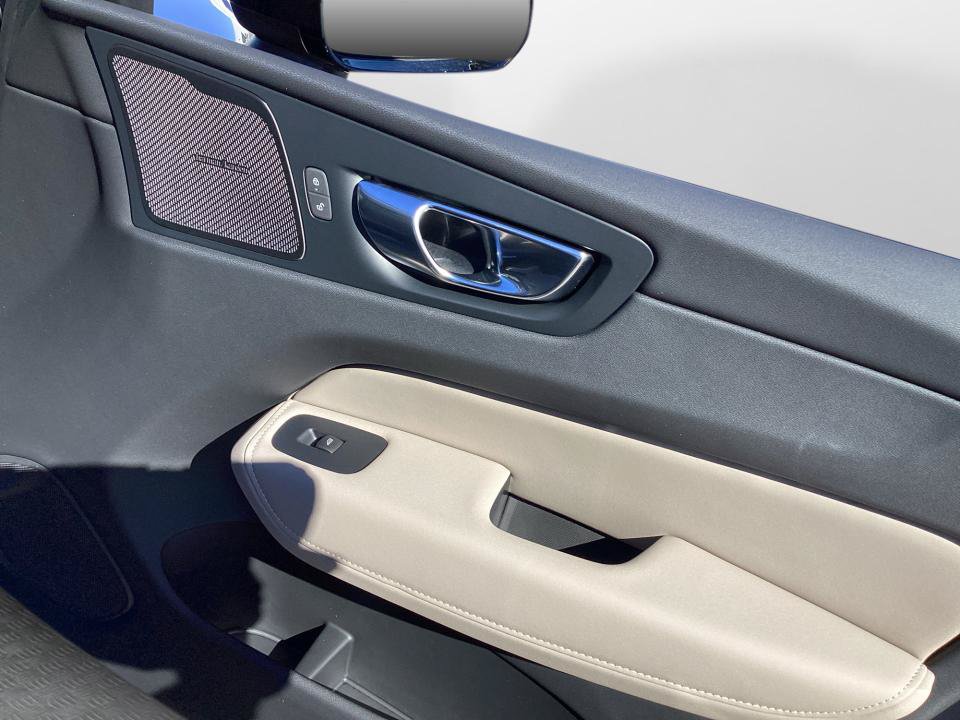 New 2027 Volvo XC60 B5 Plus AWD/4WD image 31