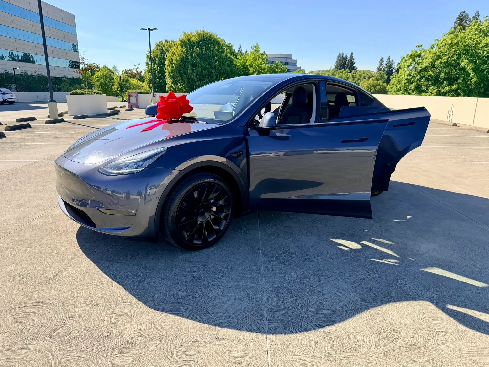 Used 2022 Tesla Model Y Long Range AWD/4WD image 40