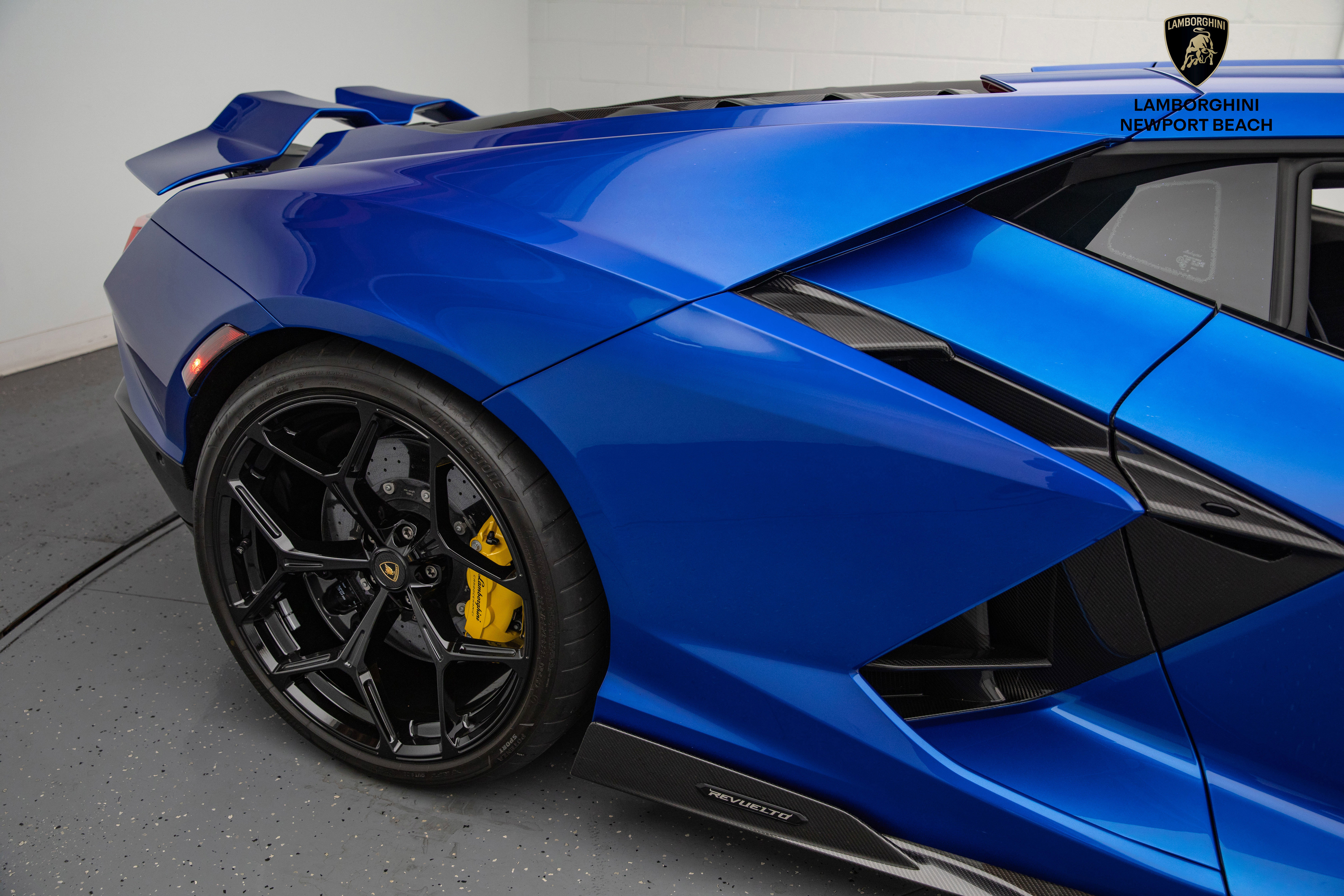 Used 2024 Lamborghini Revuelto image 11