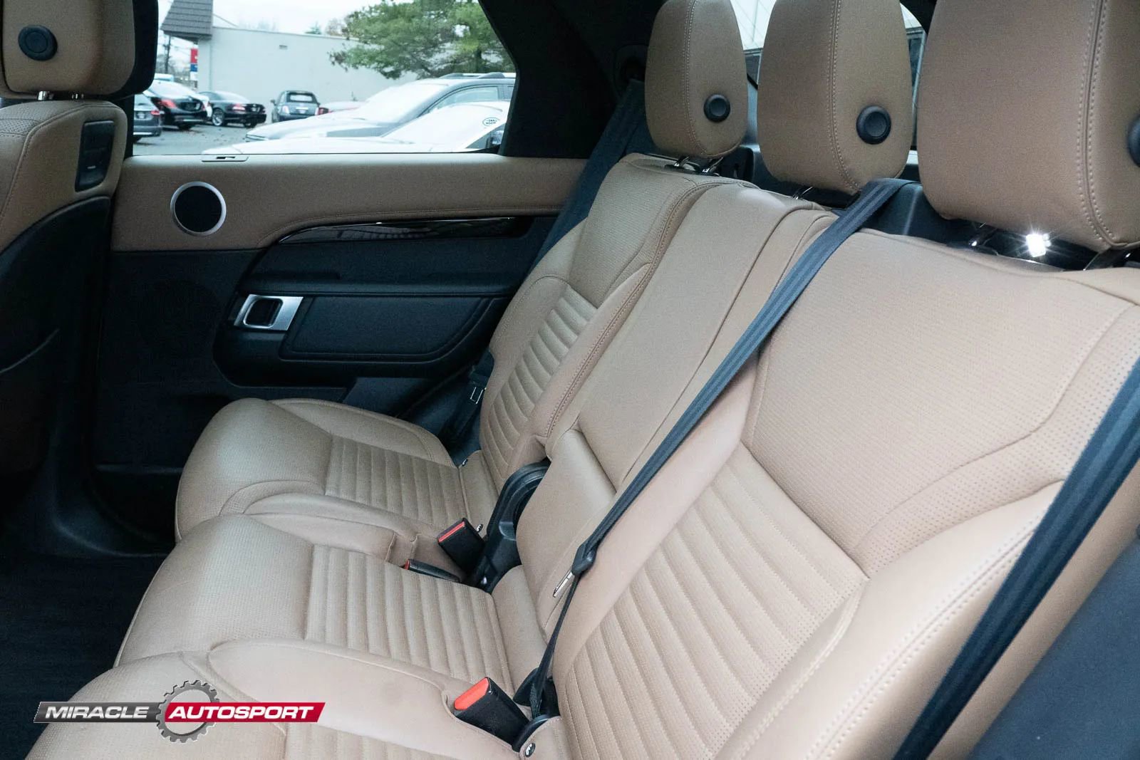 Used 2022 Land Rover Discovery S image 24