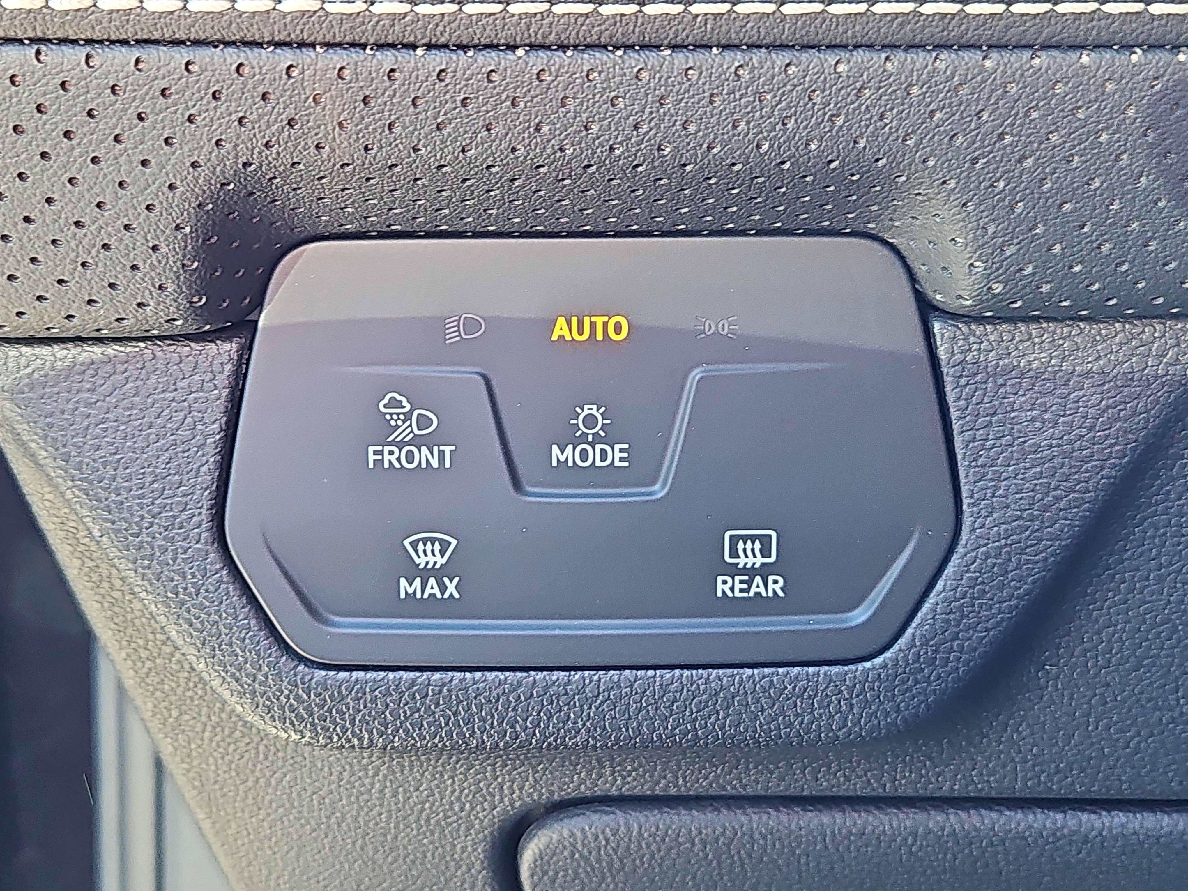New 2026 Volkswagen Atlas Cross Sport SE AWD/4WD image 7
