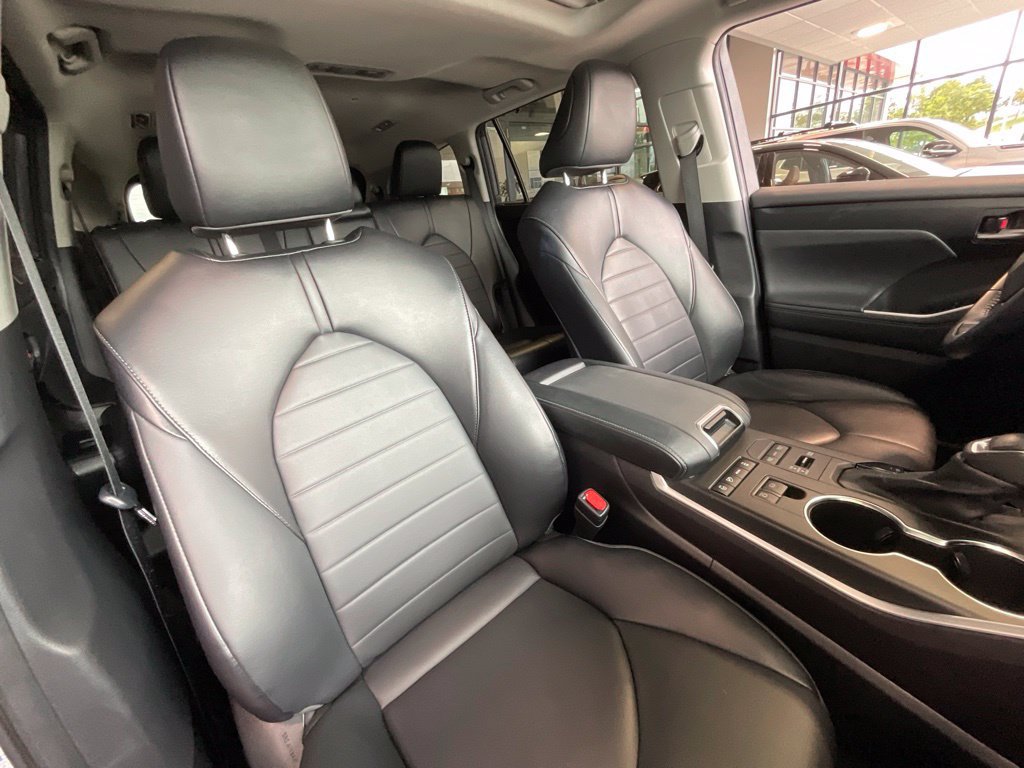 Used 2022 Toyota Highlander XLE AWD/4WD image 20
