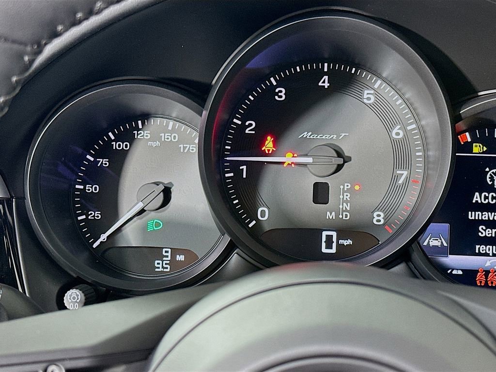New 2025 Porsche Macan Turbo image 13