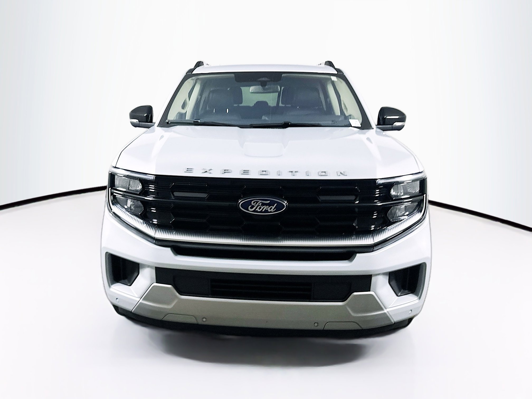 Used 2025 Ford Expedition Platinum image 2