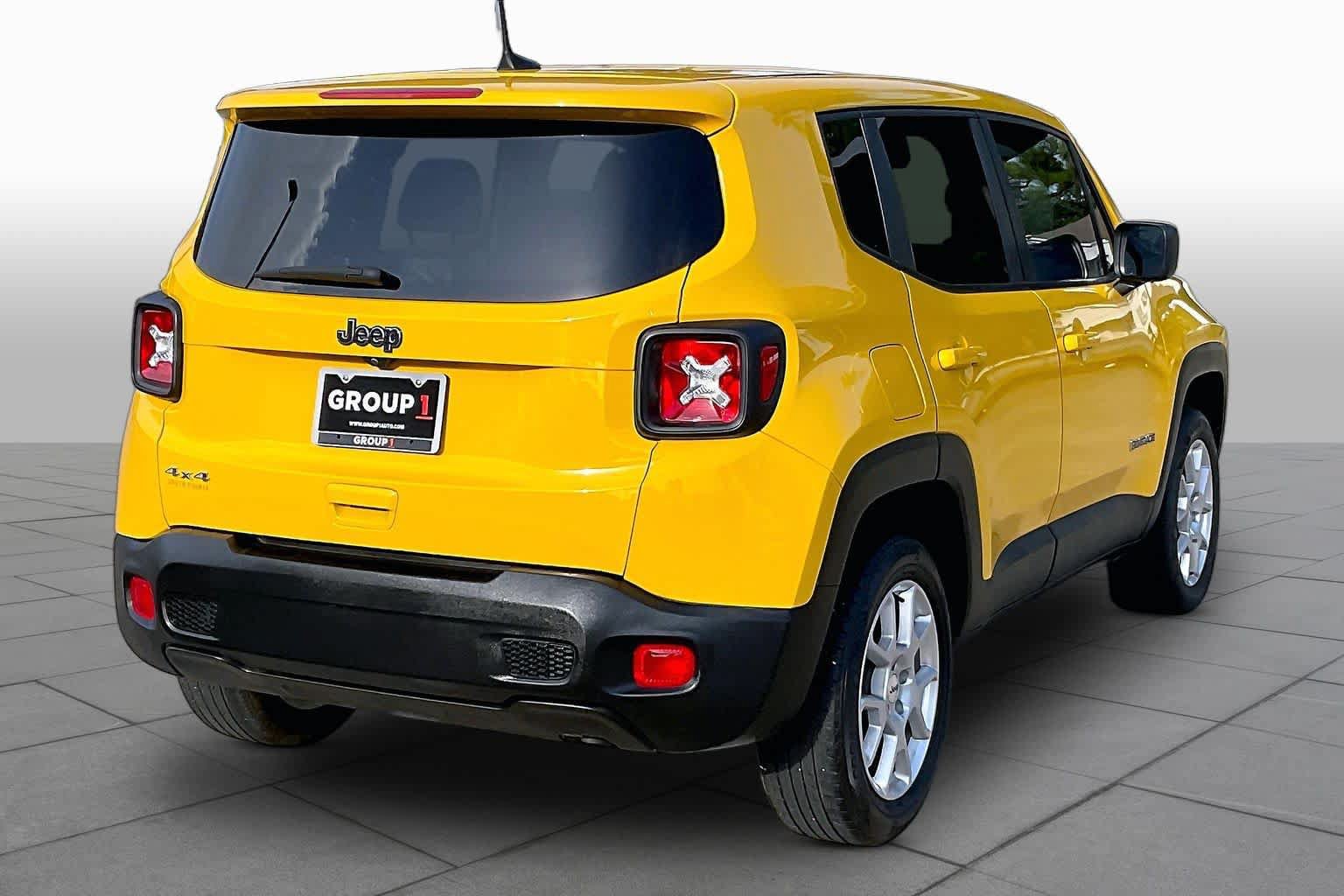 Used 2023 Jeep Renegade Latitude AWD/4WD image 13