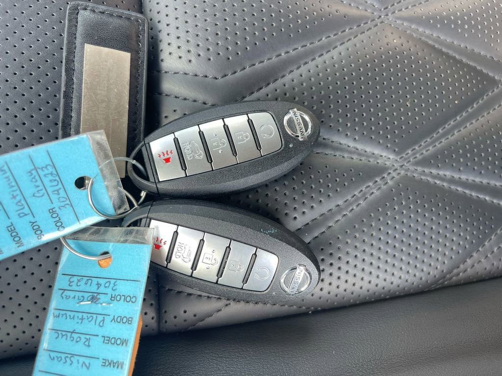 Used 2021 Nissan Rogue Platinum image 40