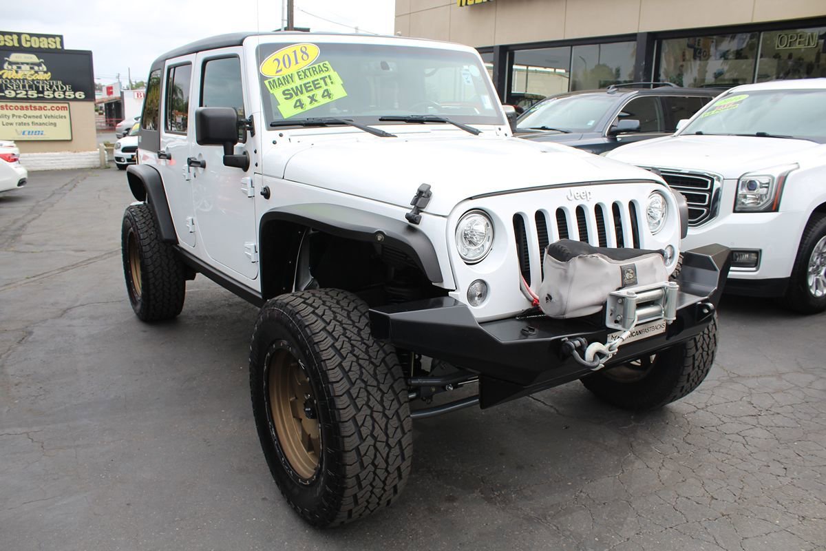 Used 2018 Jeep Wrangler Unlimited Rubicon w/ Connectivity Group AWD/4WD image 8