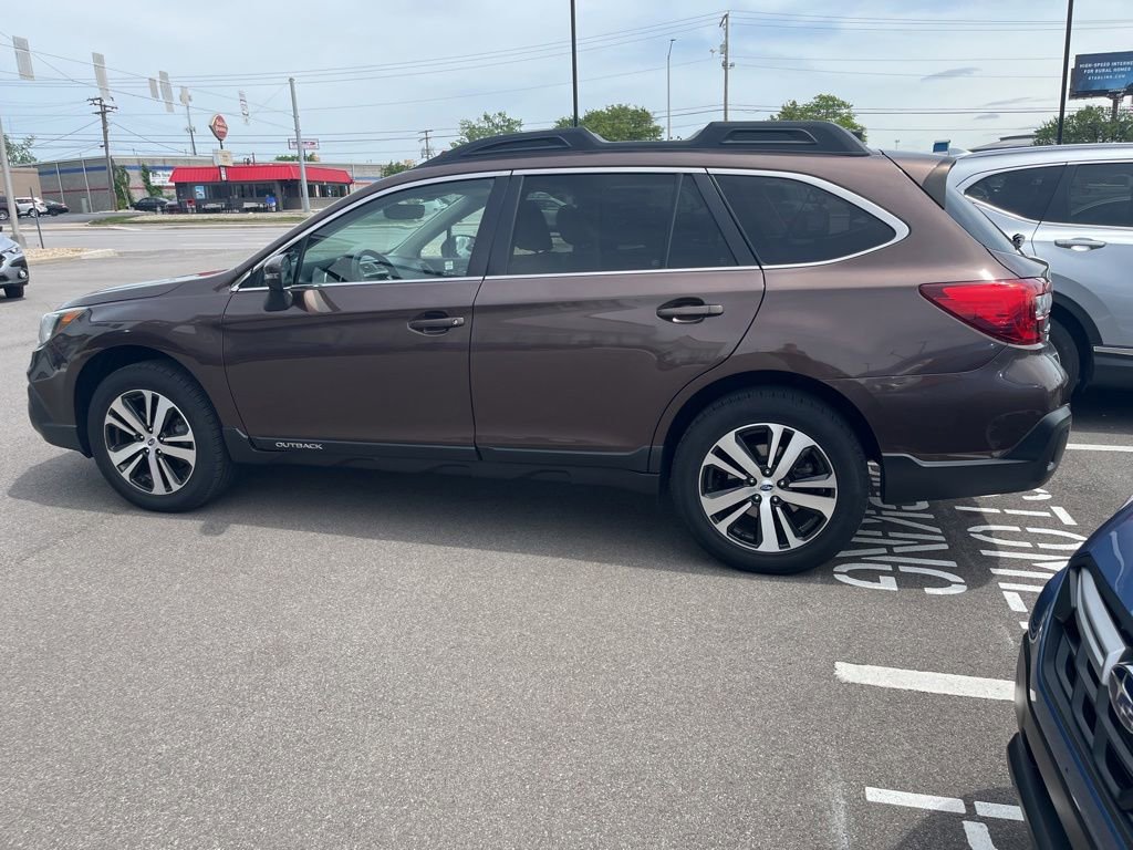 Used 2019 Subaru Outback 2.5i Limited AWD/4WD image 3