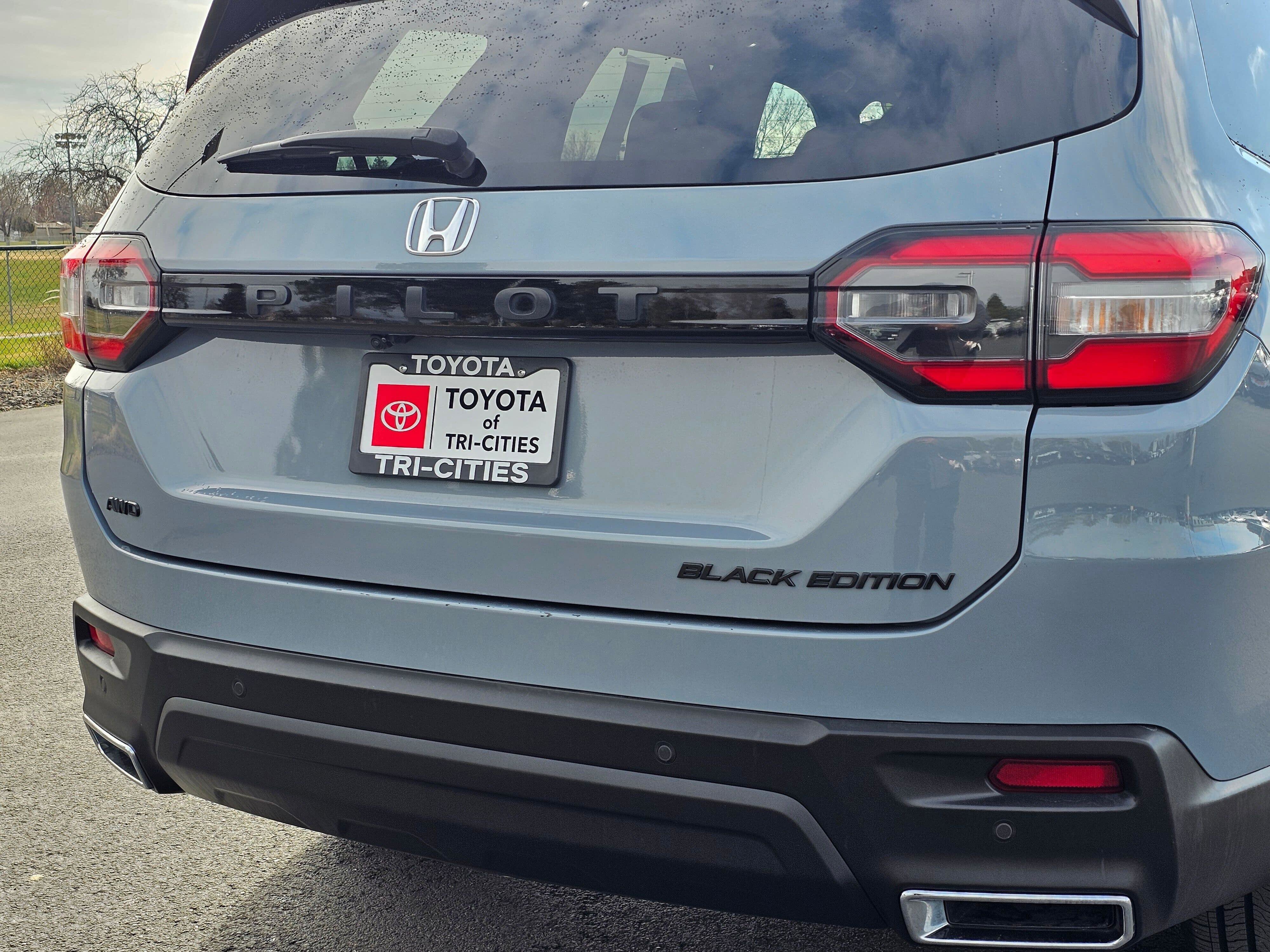 Used 2025 Honda Pilot Black Edition image 13