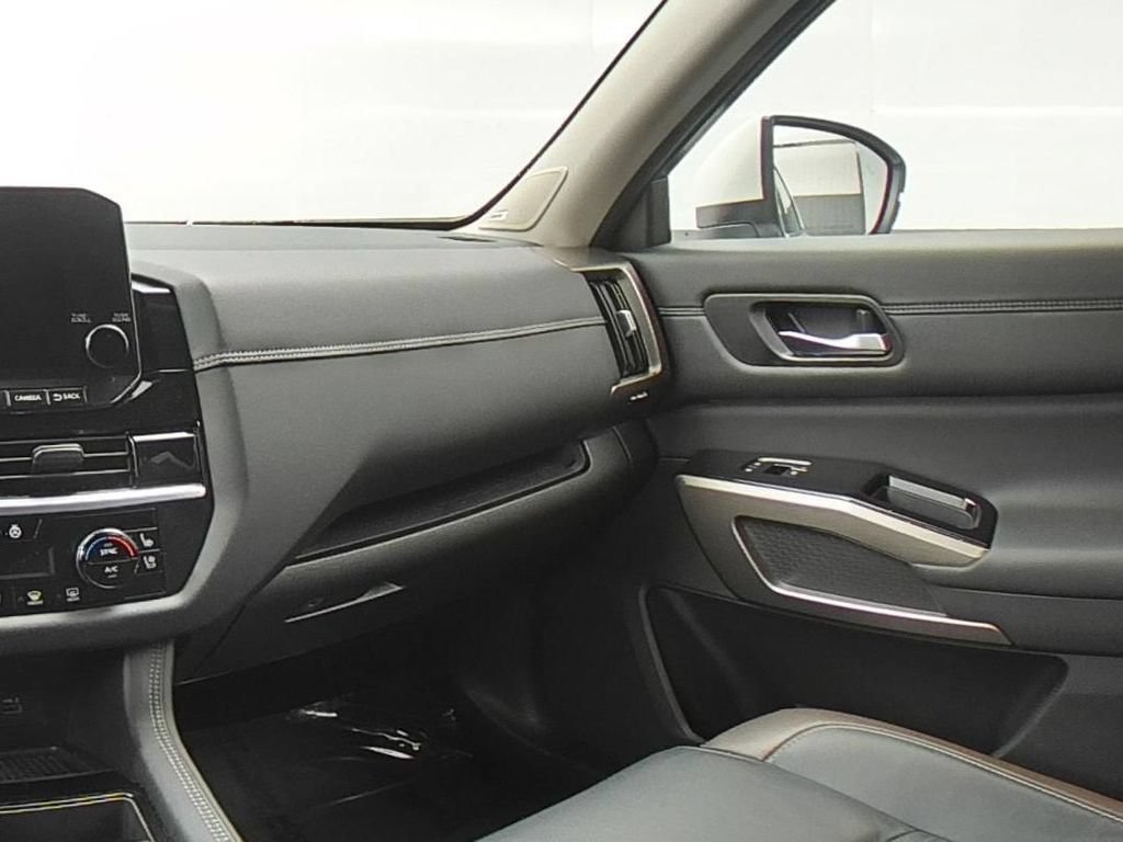 Used 2023 Nissan Pathfinder Platinum AWD/4WD image 27