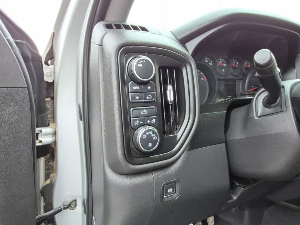 Used 2019 Chevrolet Silverado 1500 Custom w/ Custom Convenience Package AWD/4WD image 12